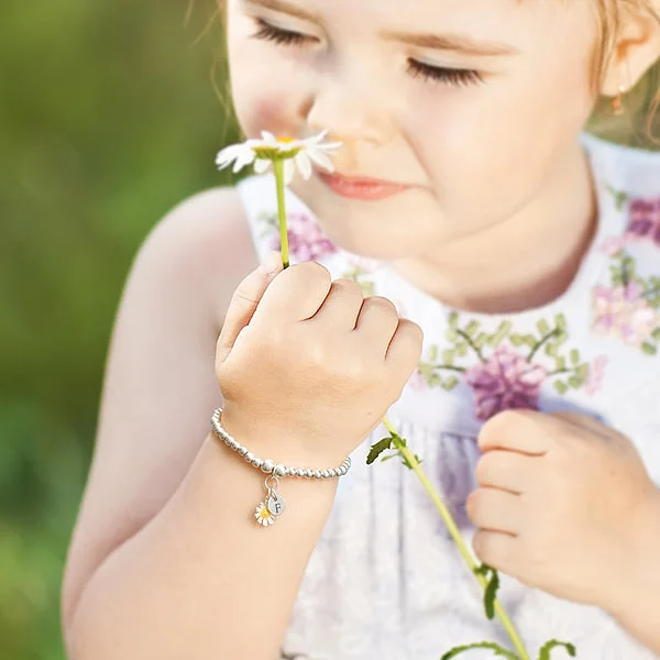 Personalized Beaded Bracelet with Daisy Charm And Engraved Initial Gift for Her Baby Shower