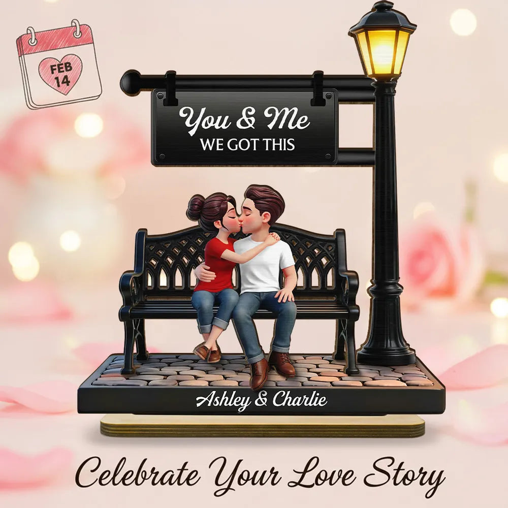 Everlasting Love Couple Sitting Kissing Under Lamp Post - Personalized Wooden Plaque - Valentine's Day Gift For Couple