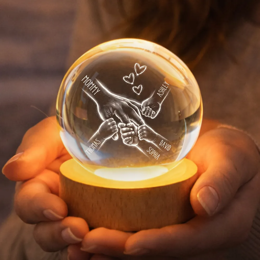Kids Holding Mom's Hand - Personalized Crystal Ball LED Night Light - Heartfelt Mother's Day Gift for Mom, Wife