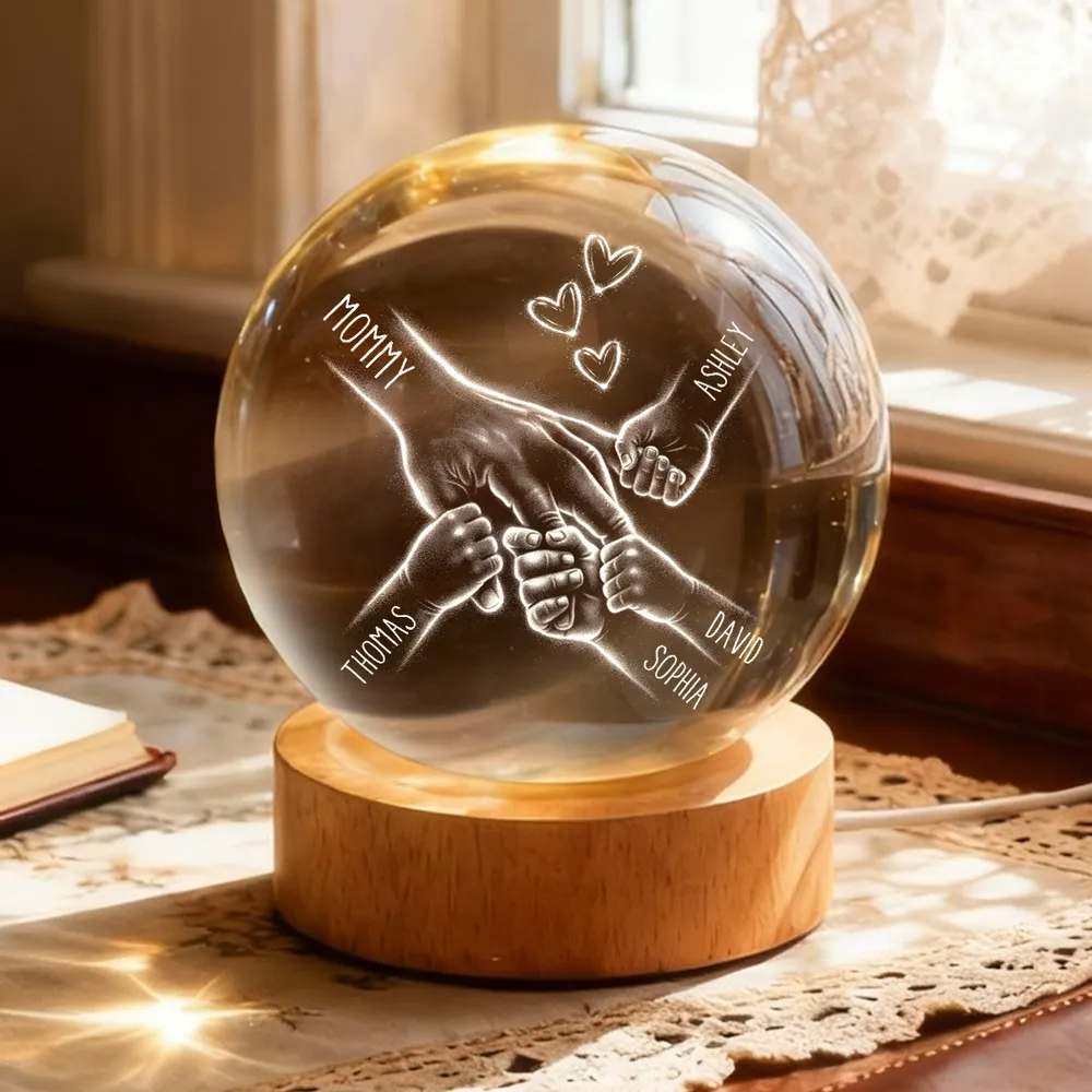 Kids Holding Mom's Hand - Personalized Crystal Ball LED Night Light - Heartfelt Mother's Day Gift for Mom, Wife