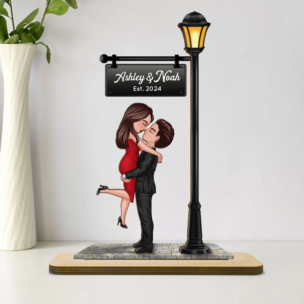 Couple Kissing Under Lamp Post Personalized Standing Wooden Plaque, Heartfelt 2025 Gift For Couple, For Him, For Her, Boyfriend, Girlfriend, Husband, Wife