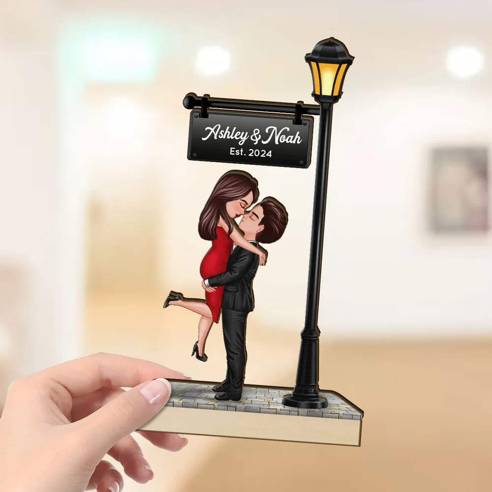 Couple Kissing Under Lamp Post Personalized Standing Wooden Plaque, Heartfelt 2025 Gift For Couple, For Him, For Her, Boyfriend, Girlfriend, Husband, Wife