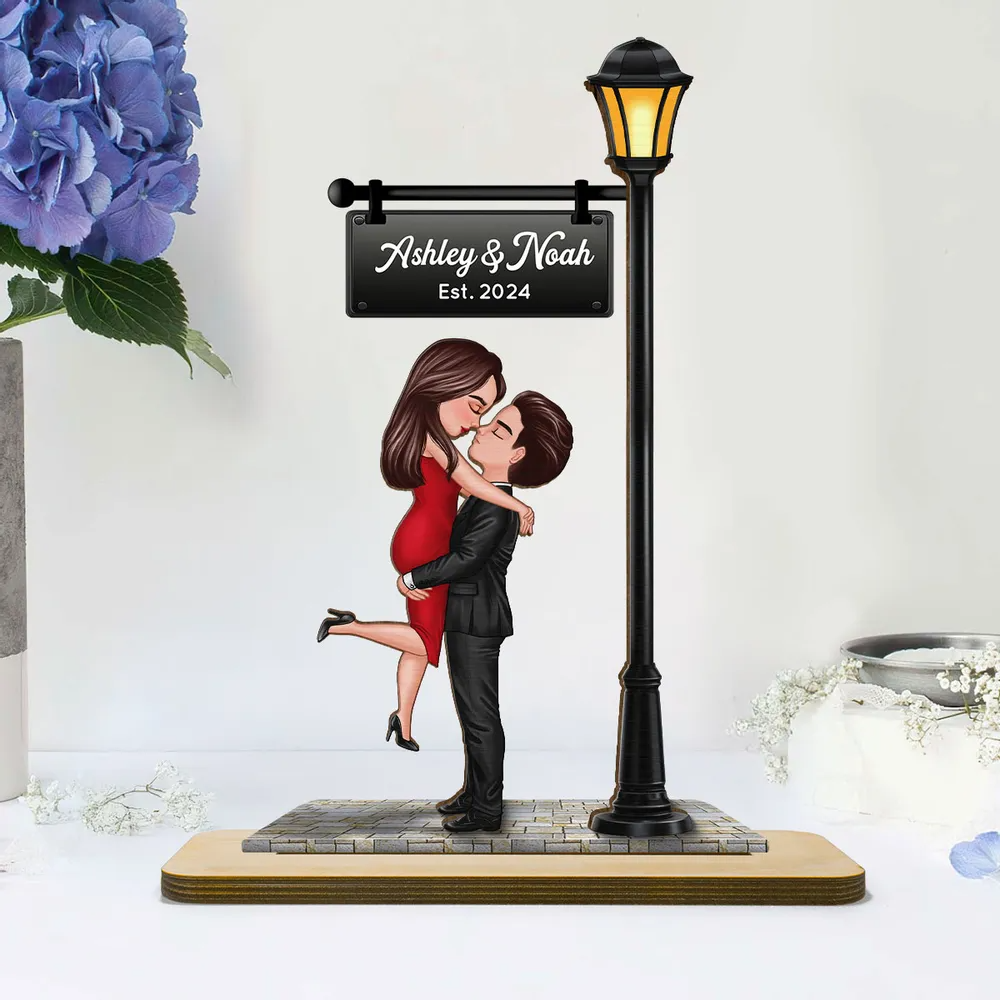Couple Kissing Under Lamp Post Personalized Standing Wooden Plaque, Heartfelt 2025 Gift For Couple, For Him, For Her, Boyfriend, Girlfriend, Husband, Wife