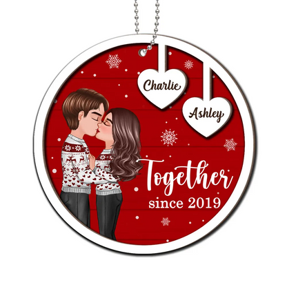 Coupe Kissing Heart Strings Christmas Personalized Wooden Ornament