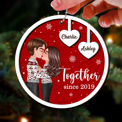 Coupe Kissing Heart Strings Christmas Personalized Wooden Ornament