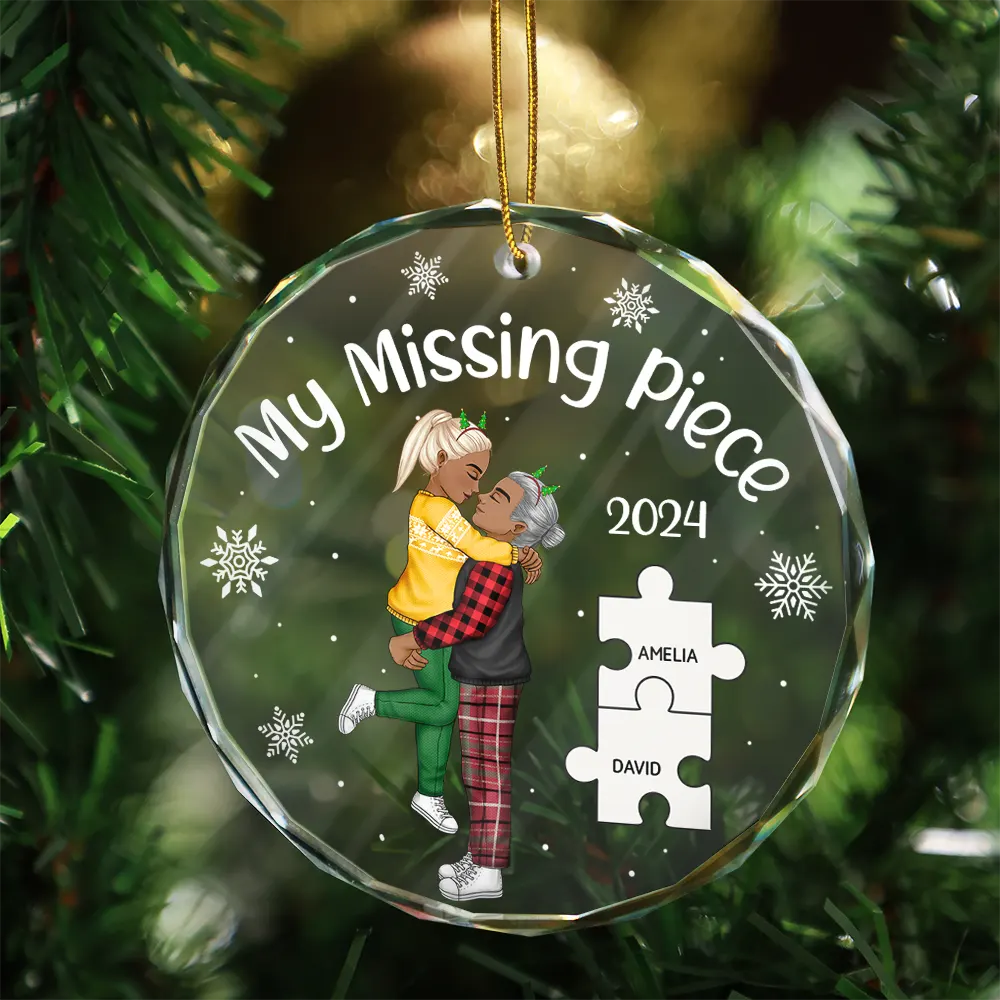 Christmas,Love,Gift For Couples,Gift For Husband,Gift For Wife,Gift For Boyfriend,Gift For Girlfriend,Anniversary - My Missing Piece Christmas Cartoon Kissing Couple - Personalized Circle Glass Ornament