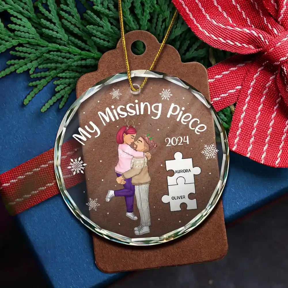 Christmas,Love,Gift For Couples,Gift For Husband,Gift For Wife,Gift For Boyfriend,Gift For Girlfriend,Anniversary - My Missing Piece Christmas Cartoon Kissing Couple - Personalized Circle Glass Ornament