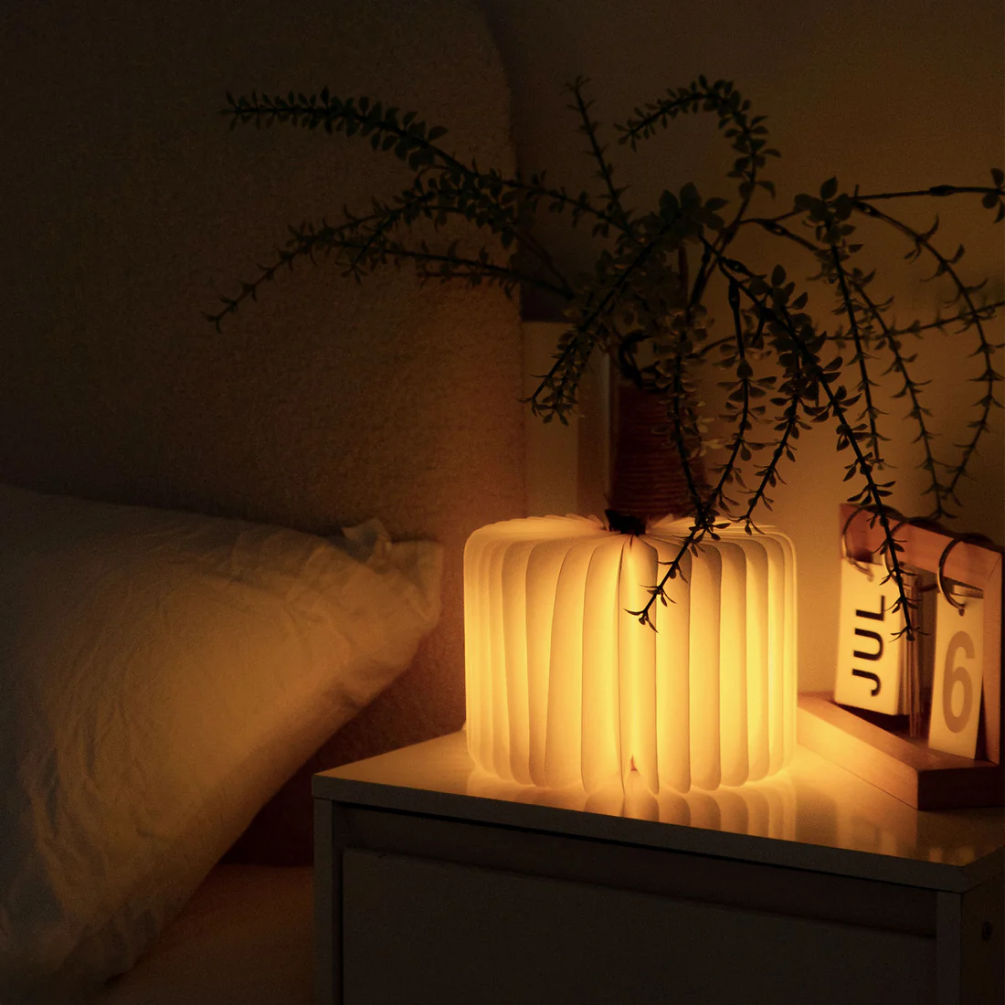 Birth Flower Book Lovers - Personalized Book Lamp