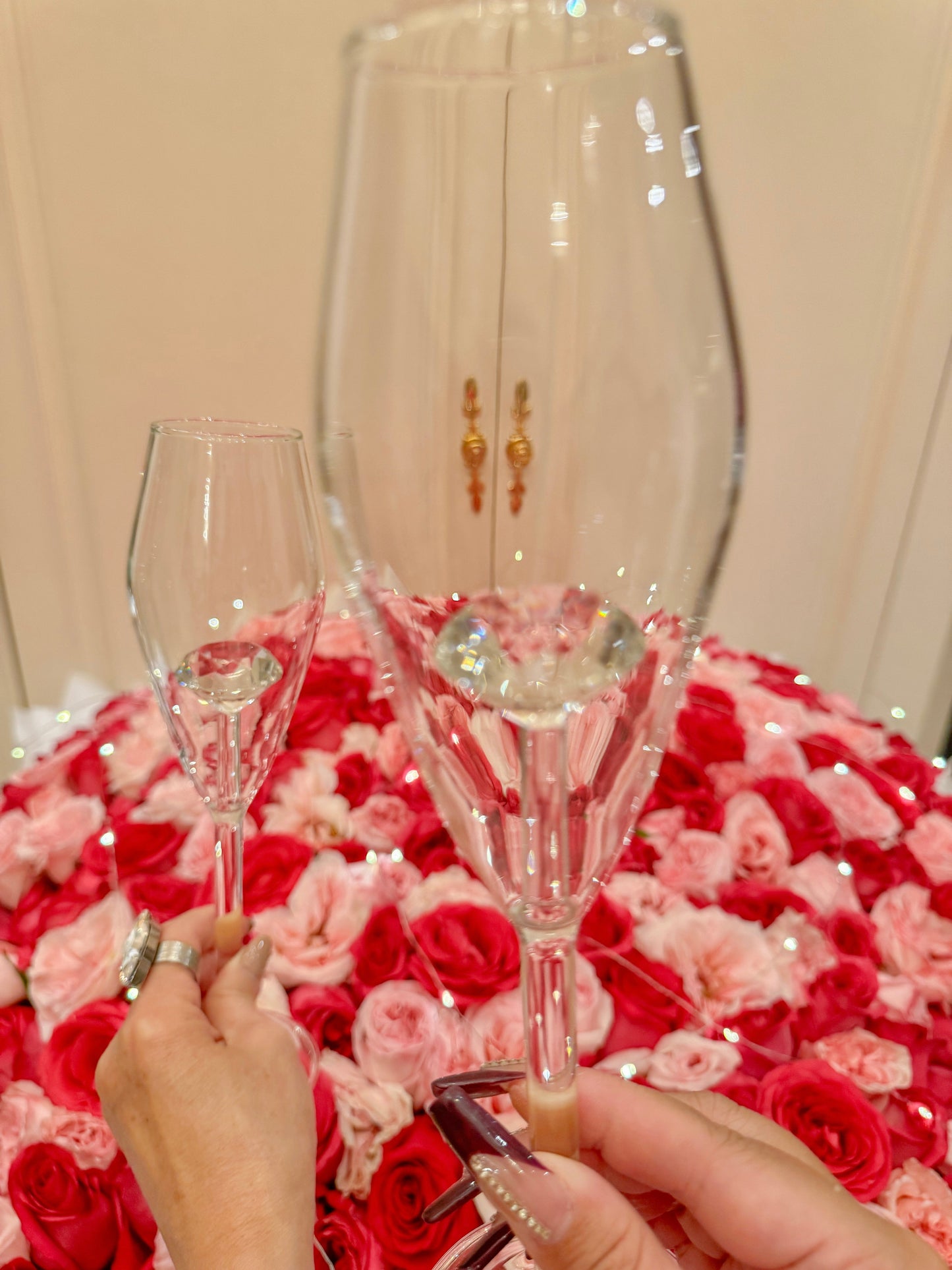 The ‘100-Carat’ Diamond Champagne Flute Set of 2 surrounded by beautiful bouquets.