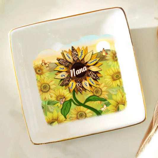 Family - Nana, Mom, Auntie Sunflower - Birthday, Loving Gift For Mother, Grandma, Grandmother - Personalized Ring Dish