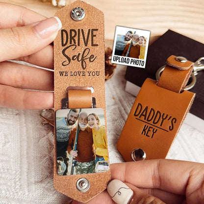 Father - Daddy's Keys Drive Safe I Love You - Personalized Leather Keychain Keychain The Next Custom Gift