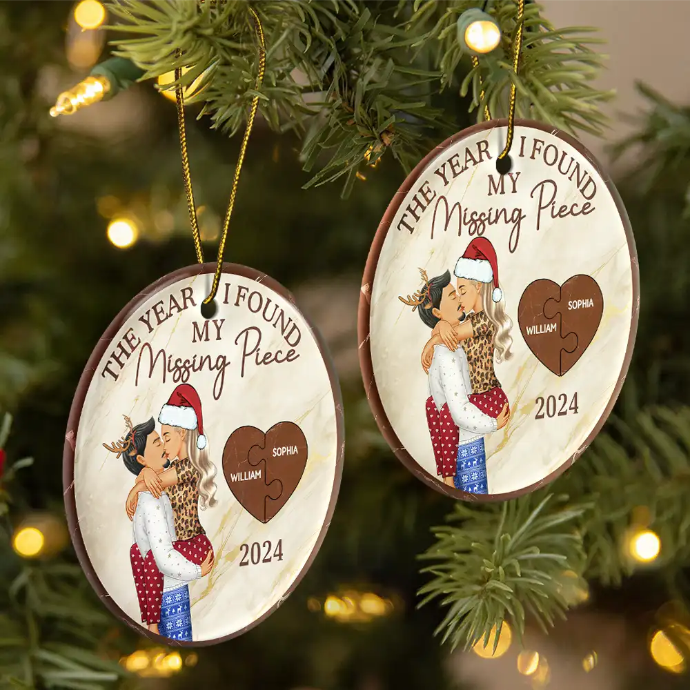 The Year I Found My Missing Piece Kissing Couples - Personalized Circle Ornament