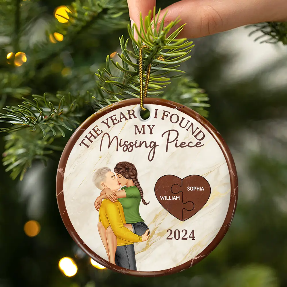 The Year I Found My Missing Piece Kissing Couples - Personalized Circle Ornament