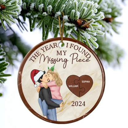 The Year I Found My Missing Piece Kissing Couples - Personalized Circle Ornament