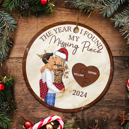 The Year I Found My Missing Piece Kissing Couples - Personalized Circle Ornament