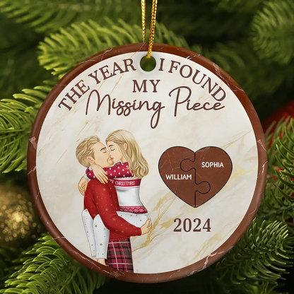 The Year I Found My Missing Piece Kissing Couples - Personalized Circle Ornament