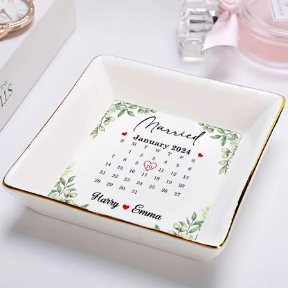 Calendar Couple Married Engaged - Personalized Ring Dish