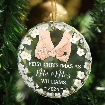 Holding Hands Husband And Wife First Christmas - Personalized Circle Acrylic Ornament