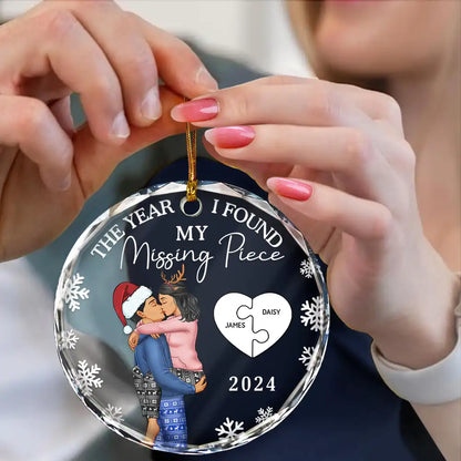 The Year I Found My Missing Piece Kissing Couples - Personalized Circle Acrylic Ornament