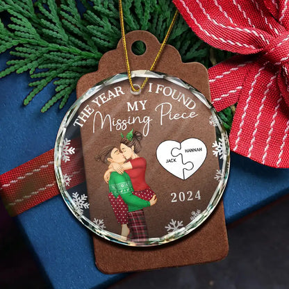 The Year I Found My Missing Piece Kissing Couples - Personalized Circle Glass Ornament