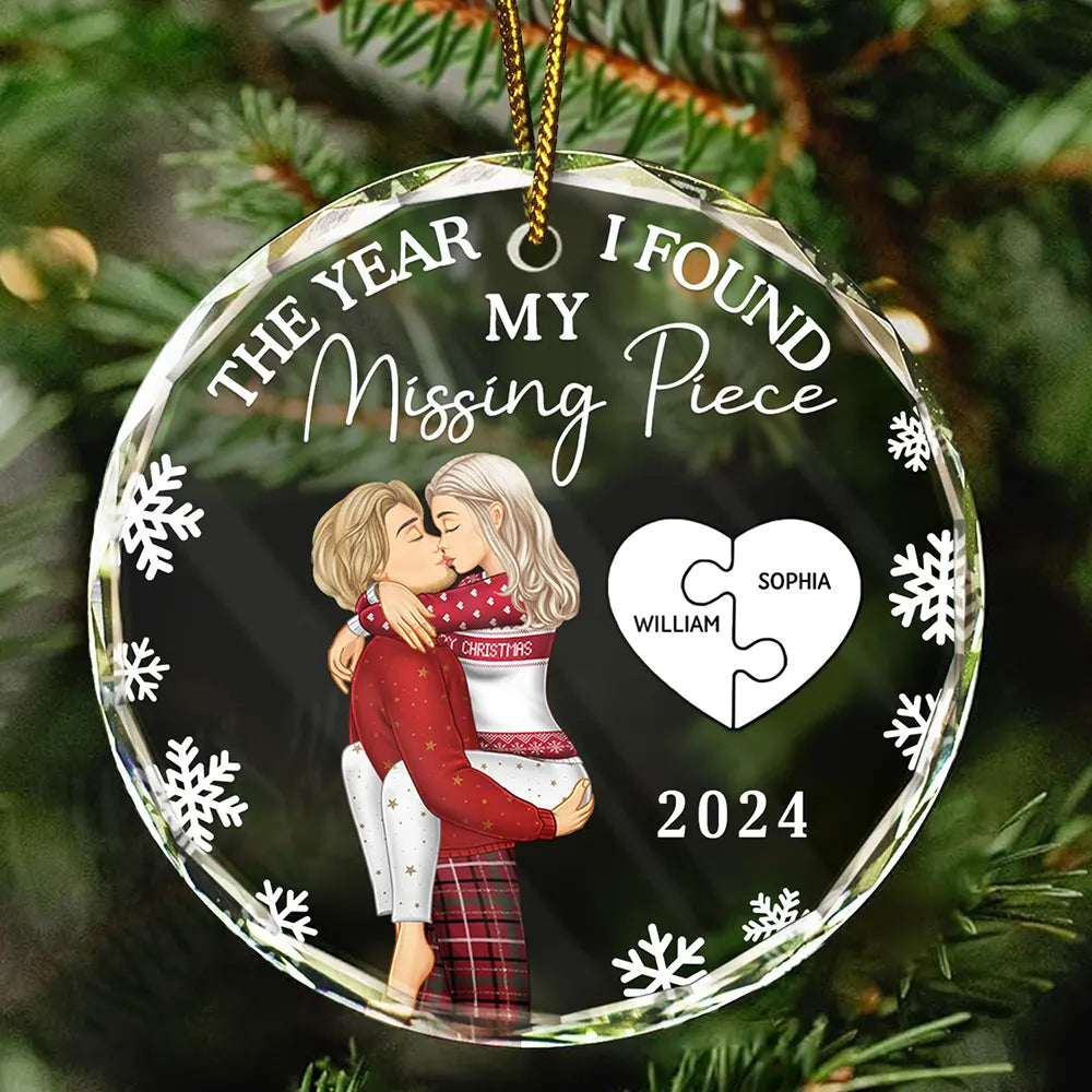 The Year I Found My Missing Piece Kissing Couples - Personalized Circle Acrylic Ornament