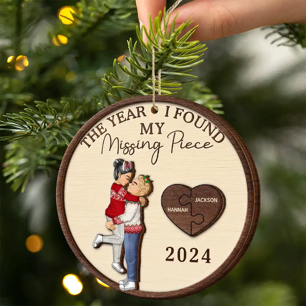 The Year I Found My Missing Piece Cartoon Kissing Couples - Personalized Wooden Ornament