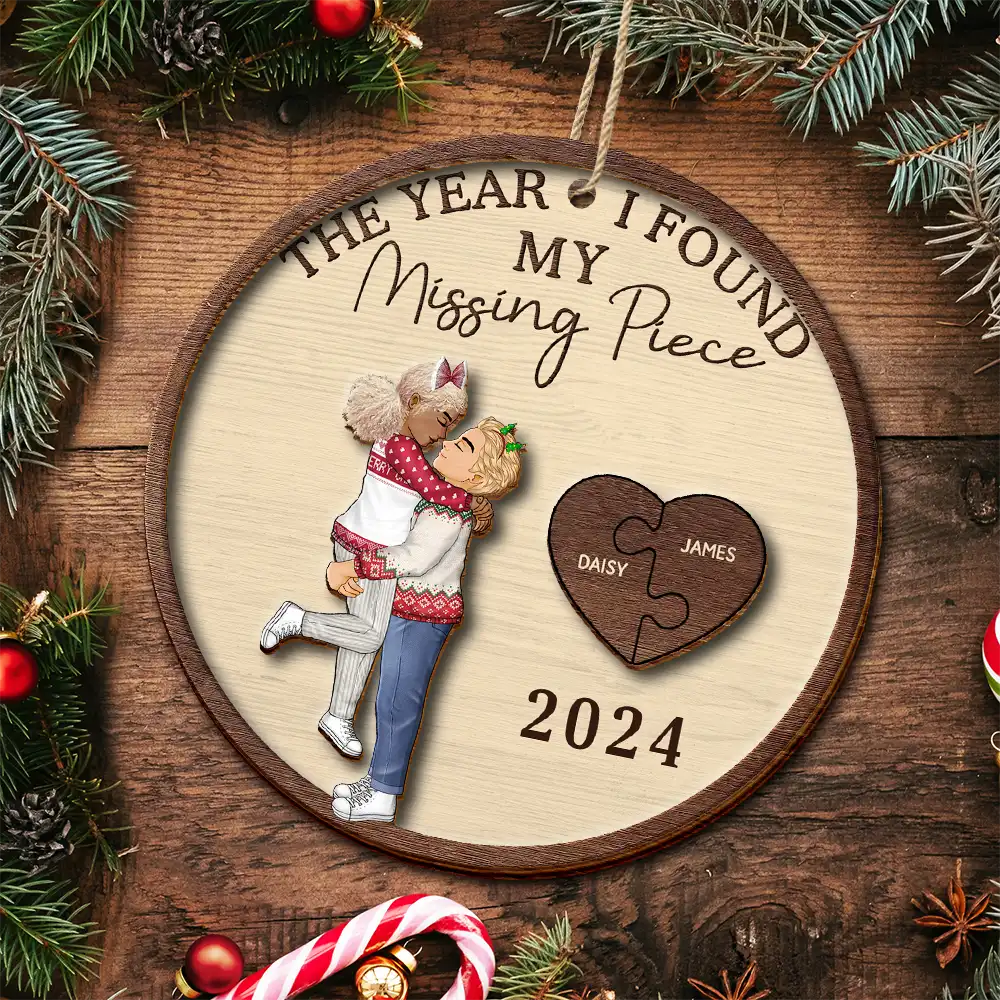 The Year I Found My Missing Piece Cartoon Kissing Couples - Personalized Wooden Ornament