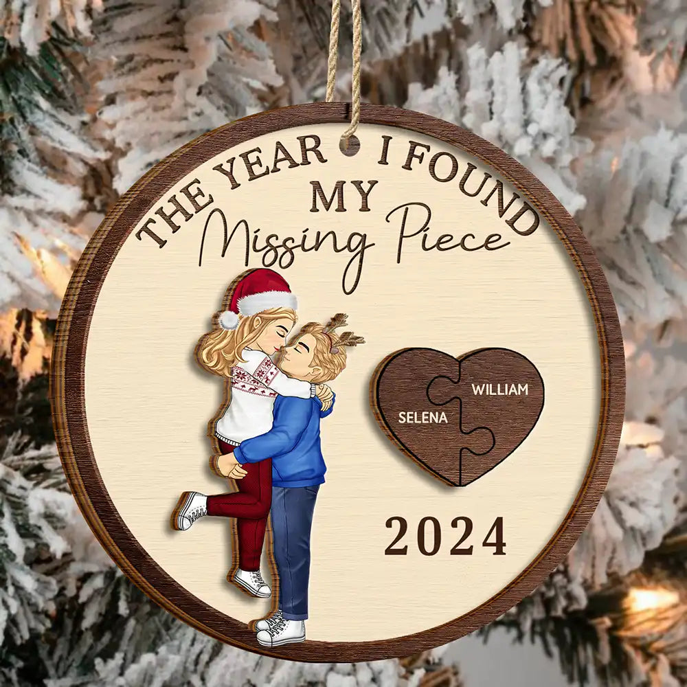 The Year I Found My Missing Piece Cartoon Kissing Couples - Personalized Wooden Ornament