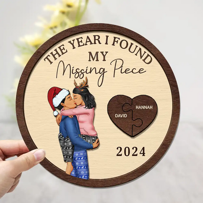 The Year I Found My Missing Piece Kissing Couples - Personalized 2-Layered Wooden Plaque With Stand