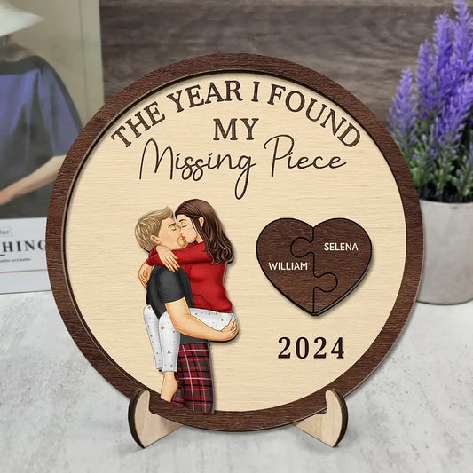 The Year I Found My Missing Piece Kissing Couples - Personalized 2-Layered Wooden Plaque With Stand