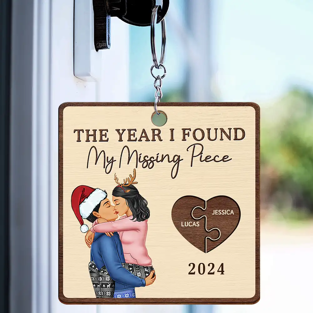 The Year I Found My Missing Piece Kissing Couples - Personalized Wooden Keychain