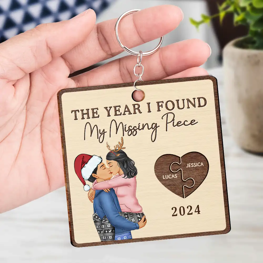 The Year I Found My Missing Piece Kissing Couples - Personalized Wooden Keychain